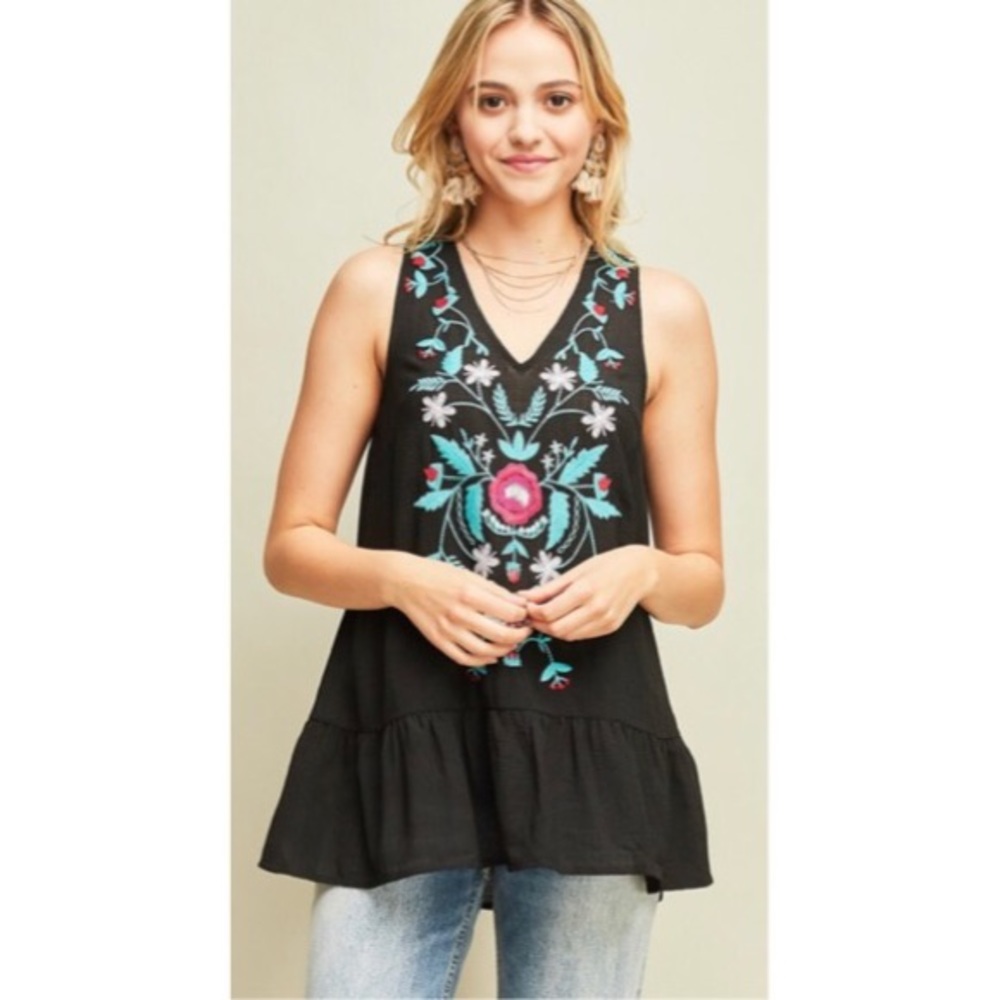 ❗️CLEARANCE❗️Black Embroidered Tunic Tank S M L - Picture 2 of 3
